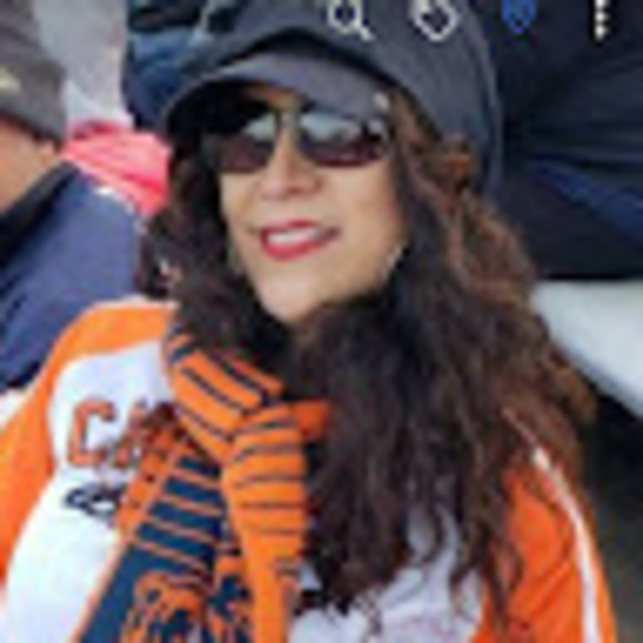 Meet your Posher, Laura - Picture 1 of 1